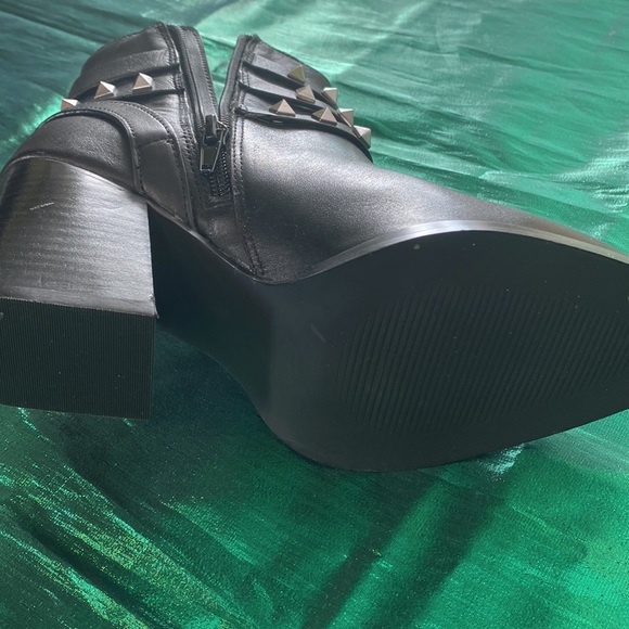 Steve Madden Cala black booties - Picture 6 of 7